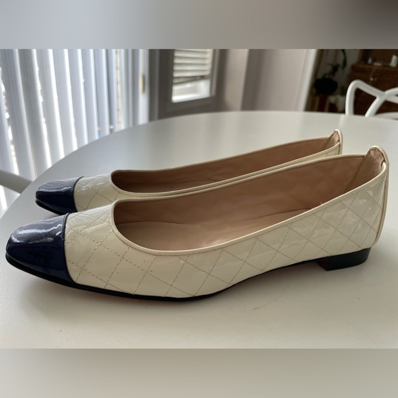 Manolo Blahnik White with Navy FLAT Quilted shoes size 37 - Picture 2 of 3